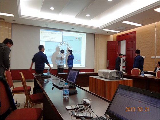 我們公司銷售結(jié)合舍弗勒集團工程師一起給海螺川崎針對立磨軸承做的技術(shù)交流