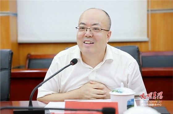 綠色建材產(chǎn)業(yè)園項(xiàng)目進(jìn)行會談。