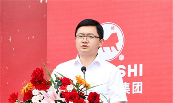 江州區(qū)委常委、常務副區(qū)長胡伯麟主持儀式