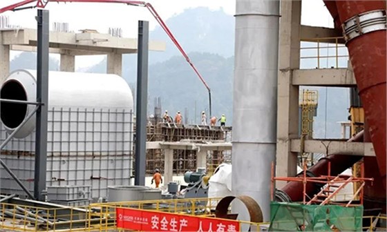 在都勻上峰西南水泥建設現(xiàn)場