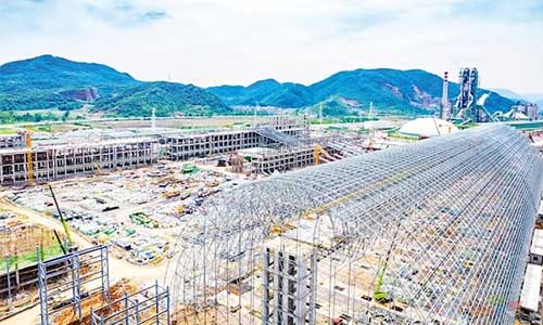 建設中的華新（陽新）億噸機制砂石項目一角