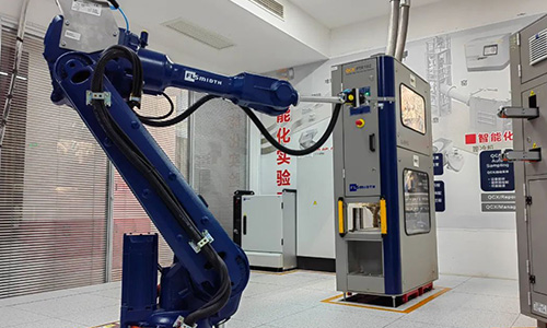 赫章水泥廠智能化實(shí)驗室正在工作的機(jī)器人